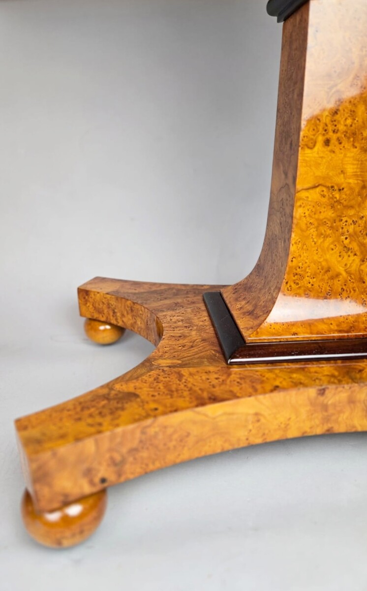 Burl elm pedestal table, 19th century, circa 1820