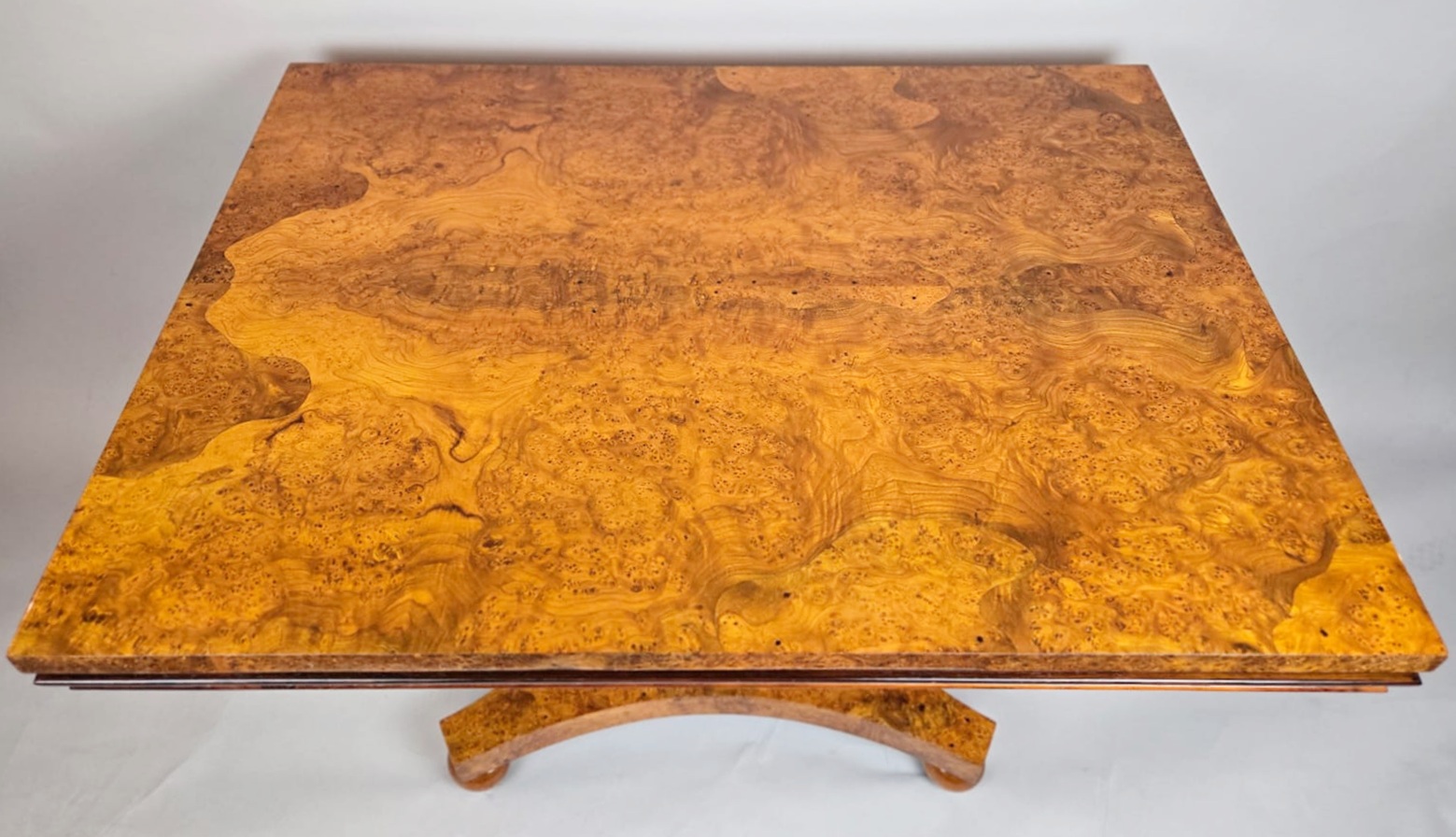 Burl elm pedestal table, 19th century, circa 1820