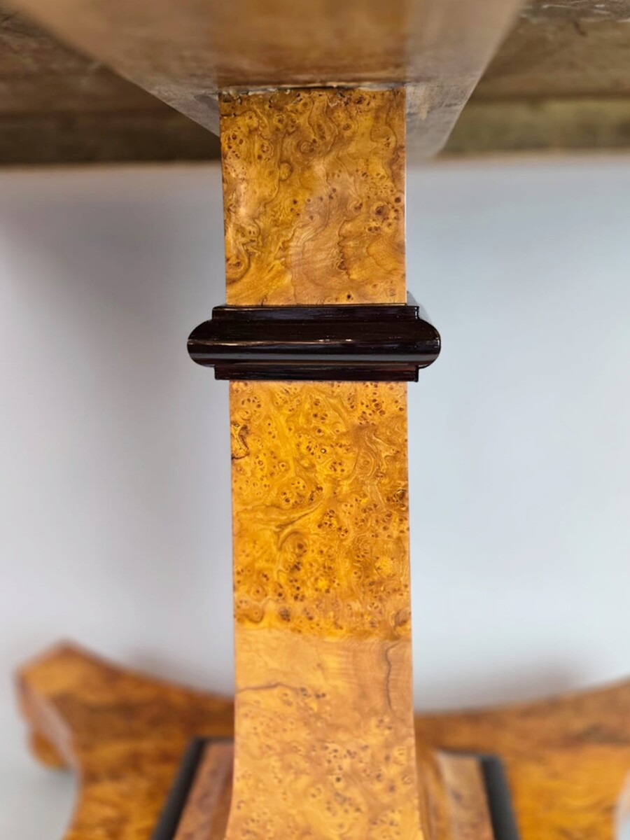 Burl elm pedestal table, 19th century, circa 1820