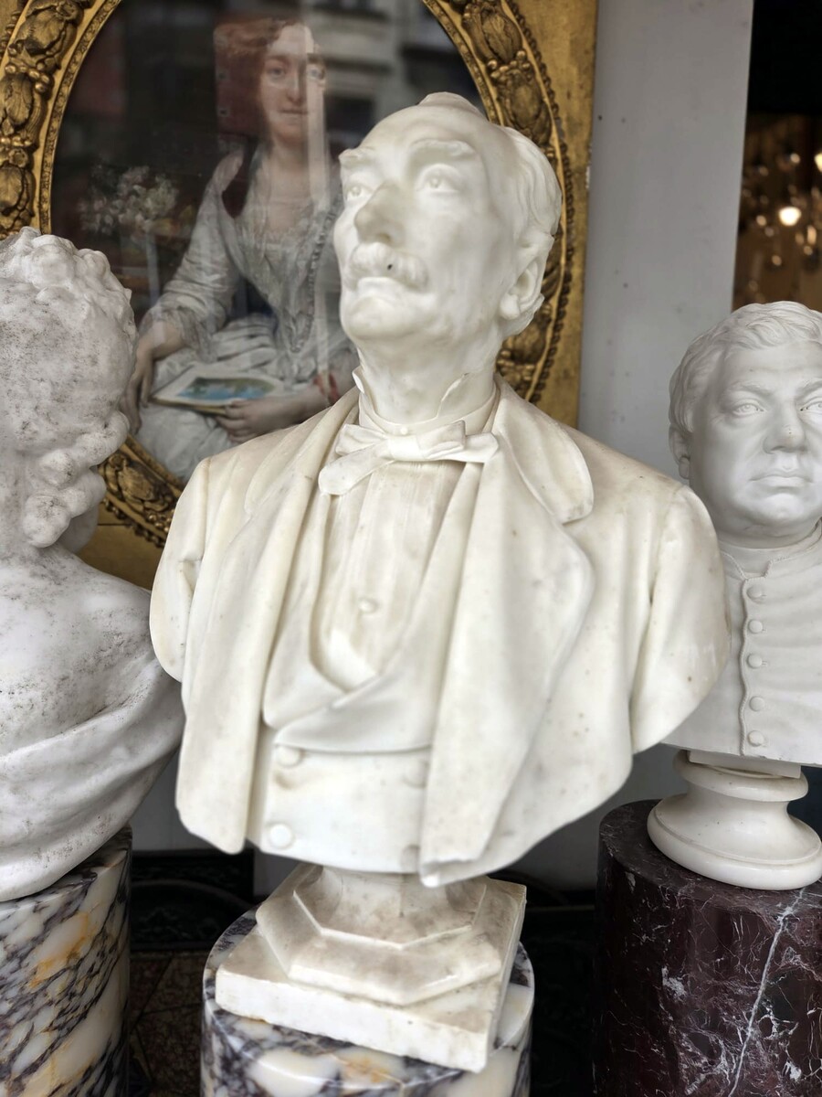 Bust of a dignitary in white marble, late 19th century