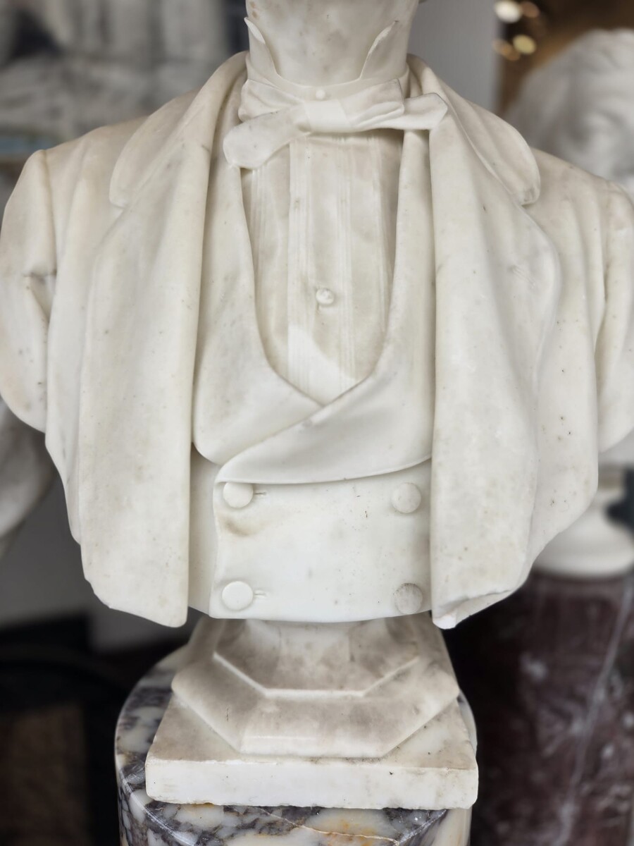 Bust of a dignitary in white marble, late 19th century