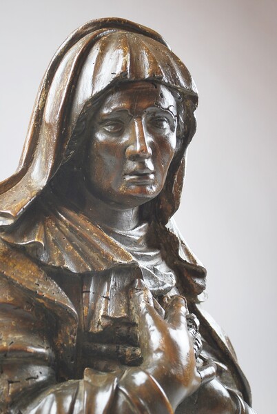 Bust of Mary in carved walnut, Italy 17th