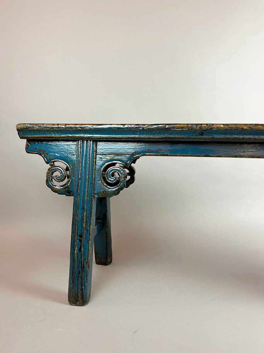 Carved and blue lacquered wood bench, late 19th early 20th century