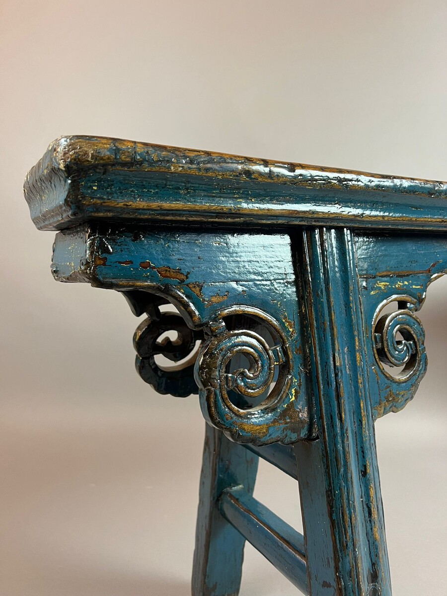 Carved and blue lacquered wood bench, late 19th early 20th century