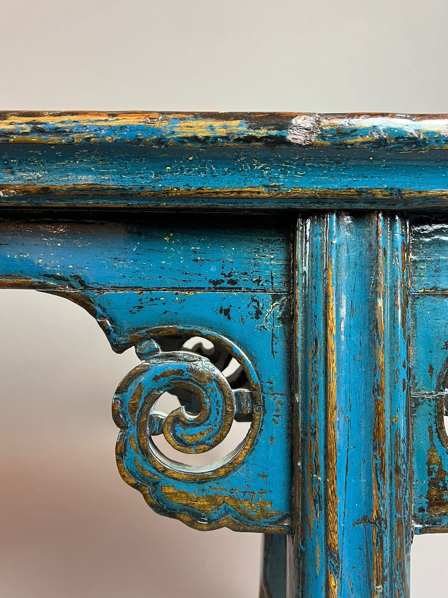 Carved and blue lacquered wood bench, late 19th early 20th century