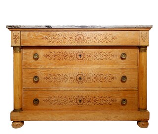 Charles X style chest of drawers in maple, late 19th early 20th