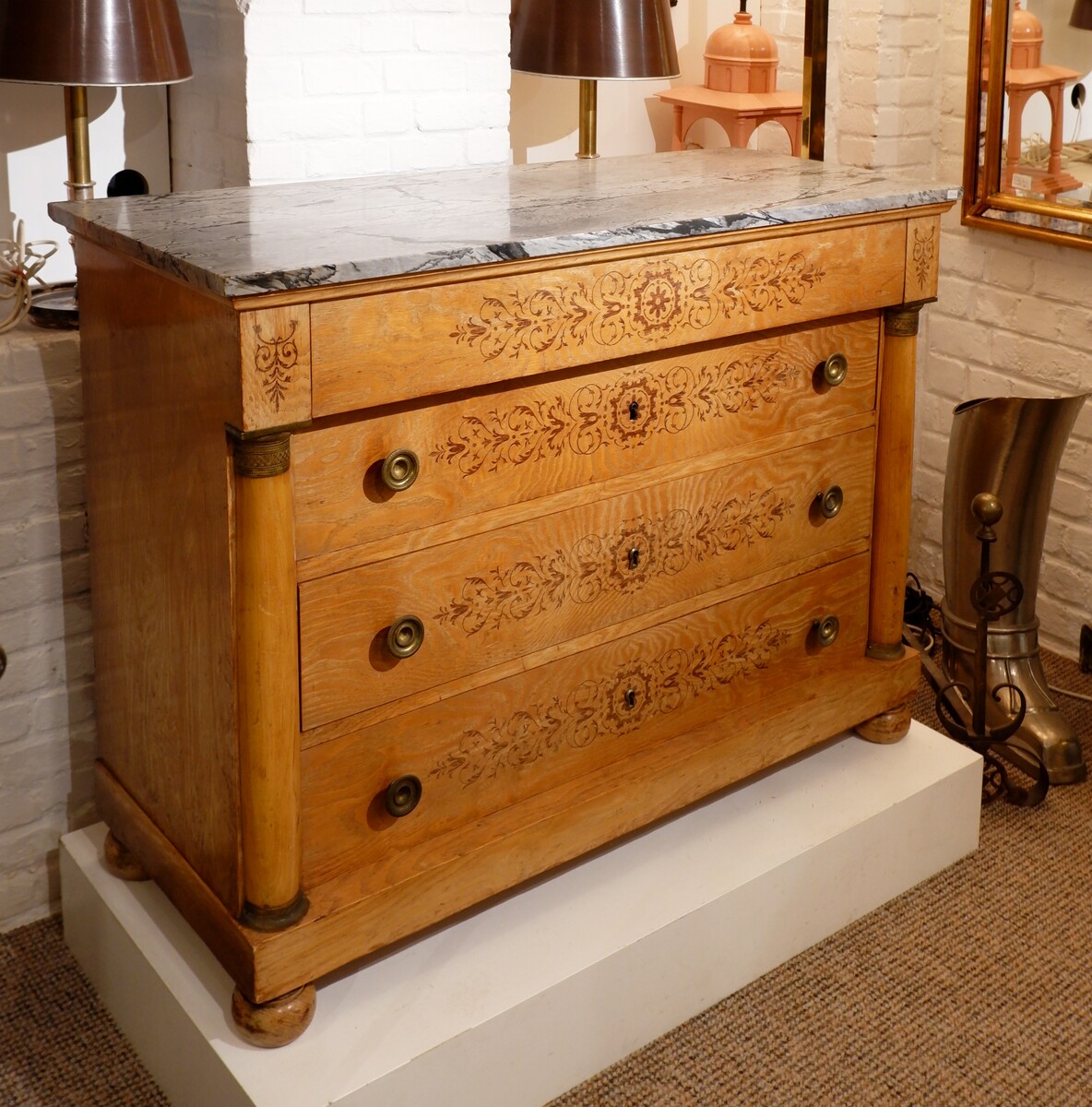 Charles X style chest of drawers in maple, late 19th early 20th