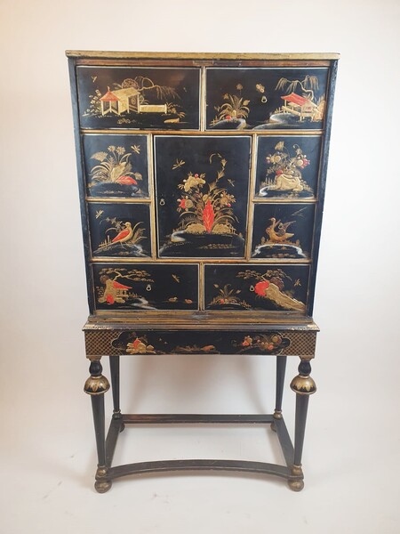 Chinese cabinet in lacquered and polychromed wood
