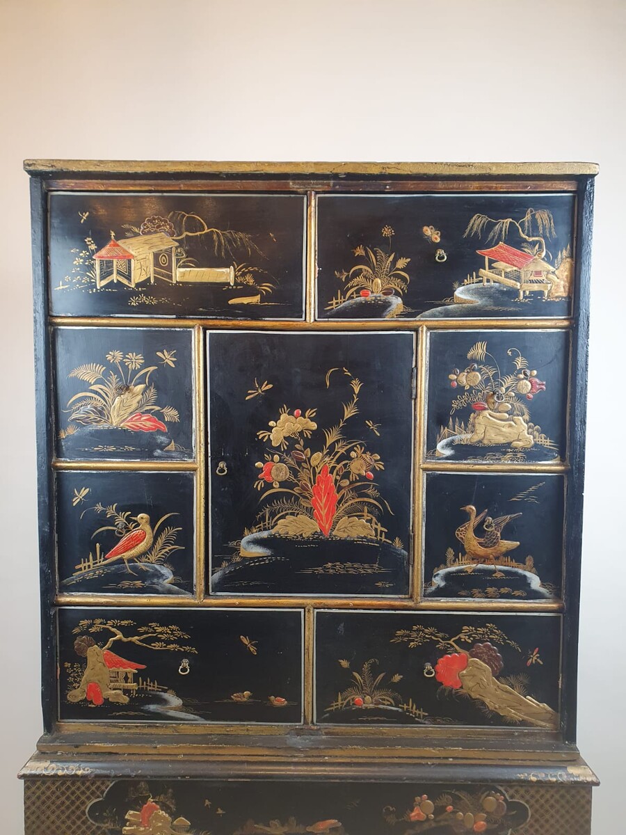 Chinese cabinet in lacquered and polychromed wood