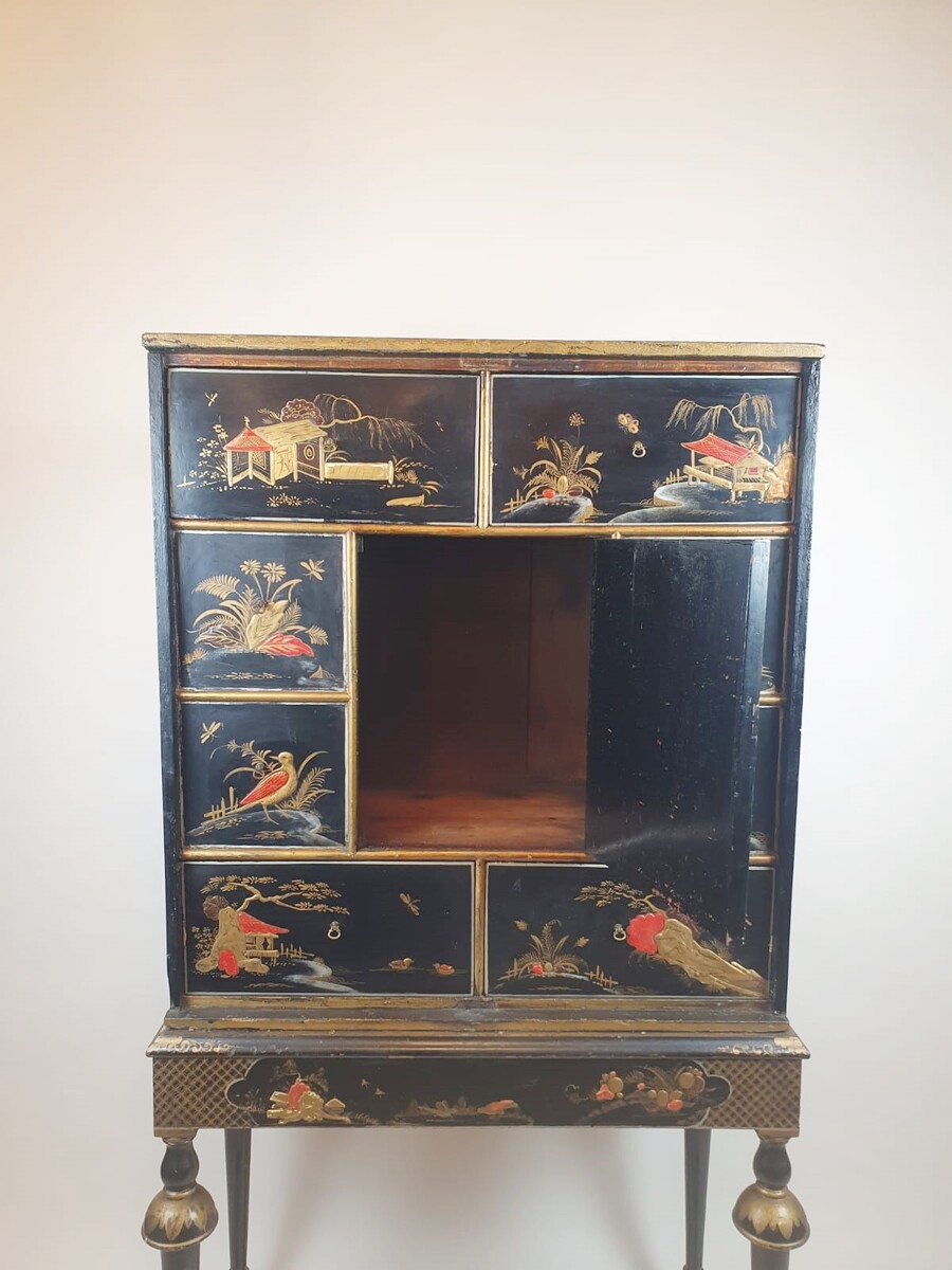 Chinese cabinet in lacquered and polychromed wood