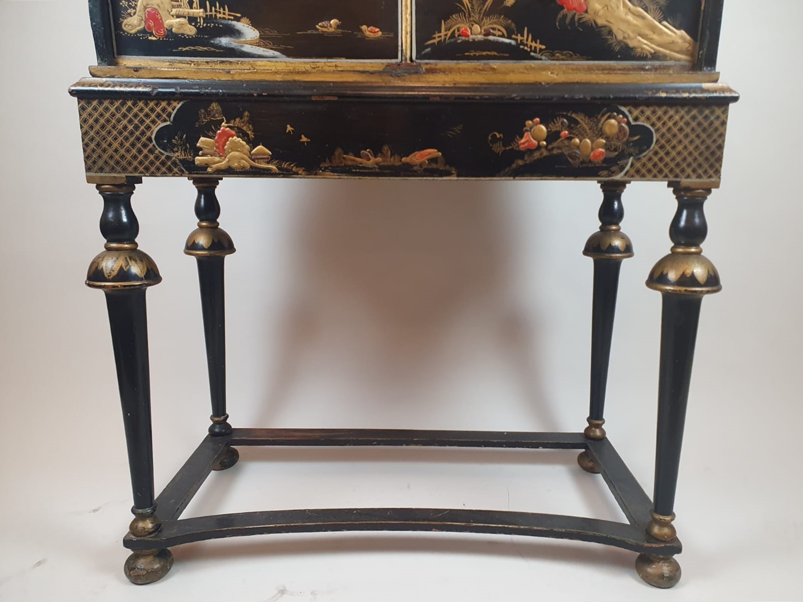 Chinese cabinet in lacquered and polychromed wood