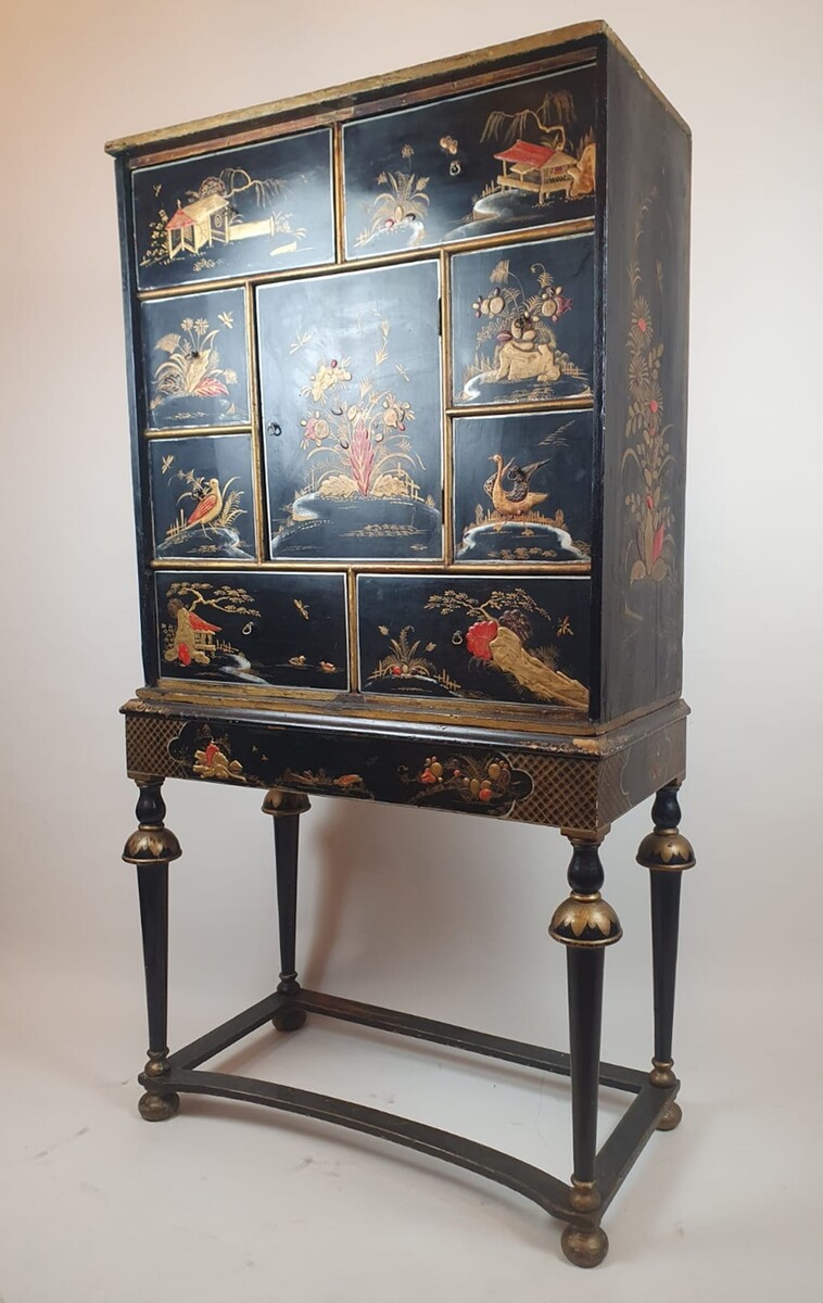 Chinese cabinet in lacquered and polychromed wood