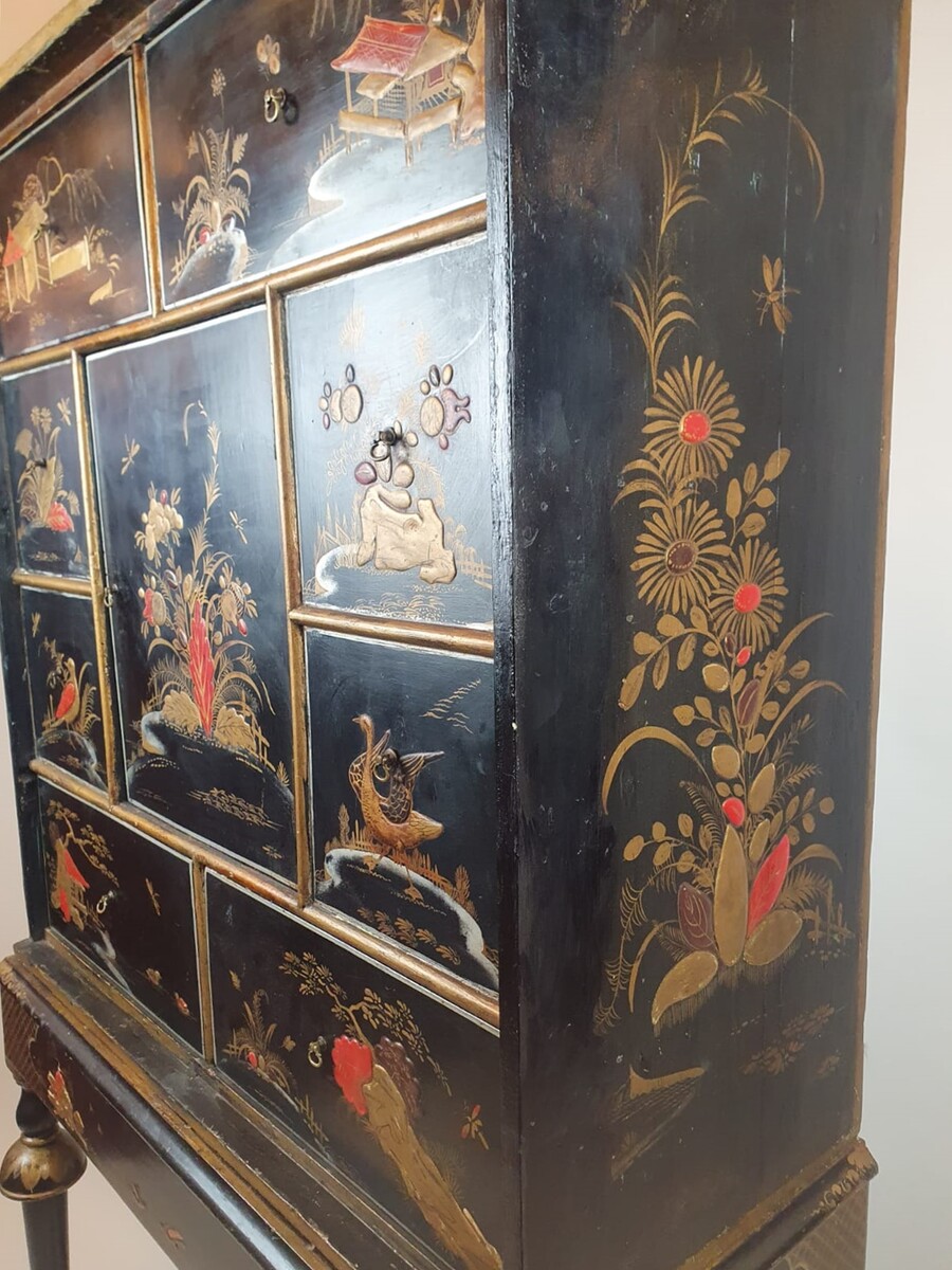 Chinese cabinet in lacquered and polychromed wood