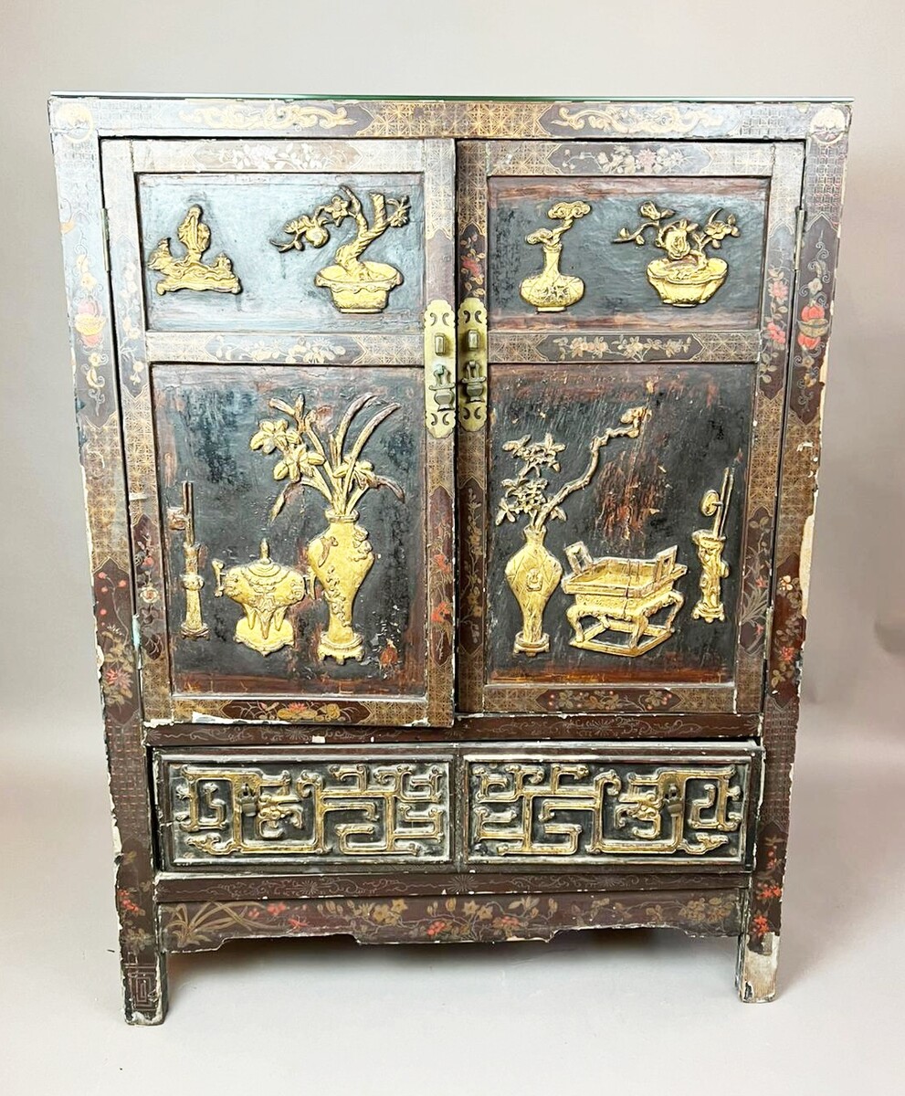 Chinese cabinet in lacquered wood, 19th century