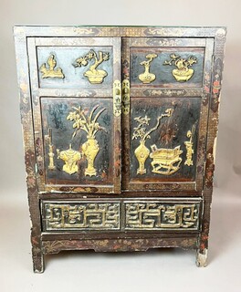 Chinese cabinet in lacquered wood, 19th century