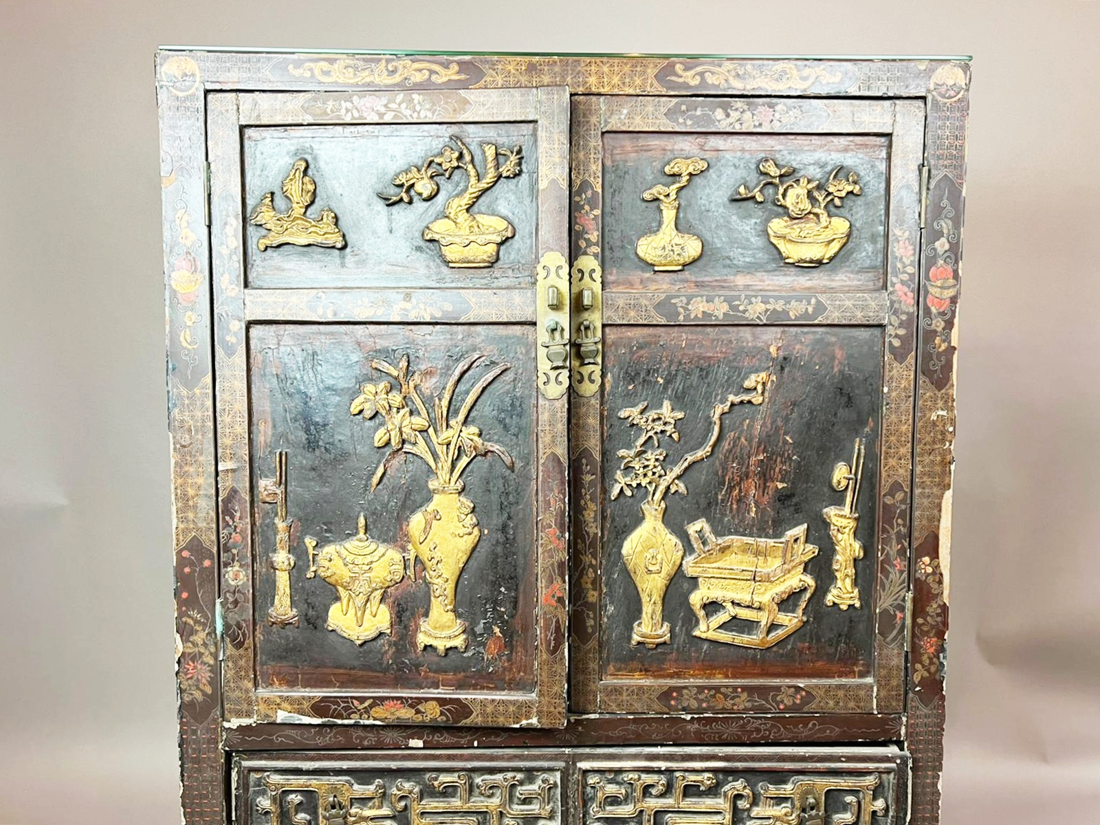 Chinese cabinet in lacquered wood, 19th century