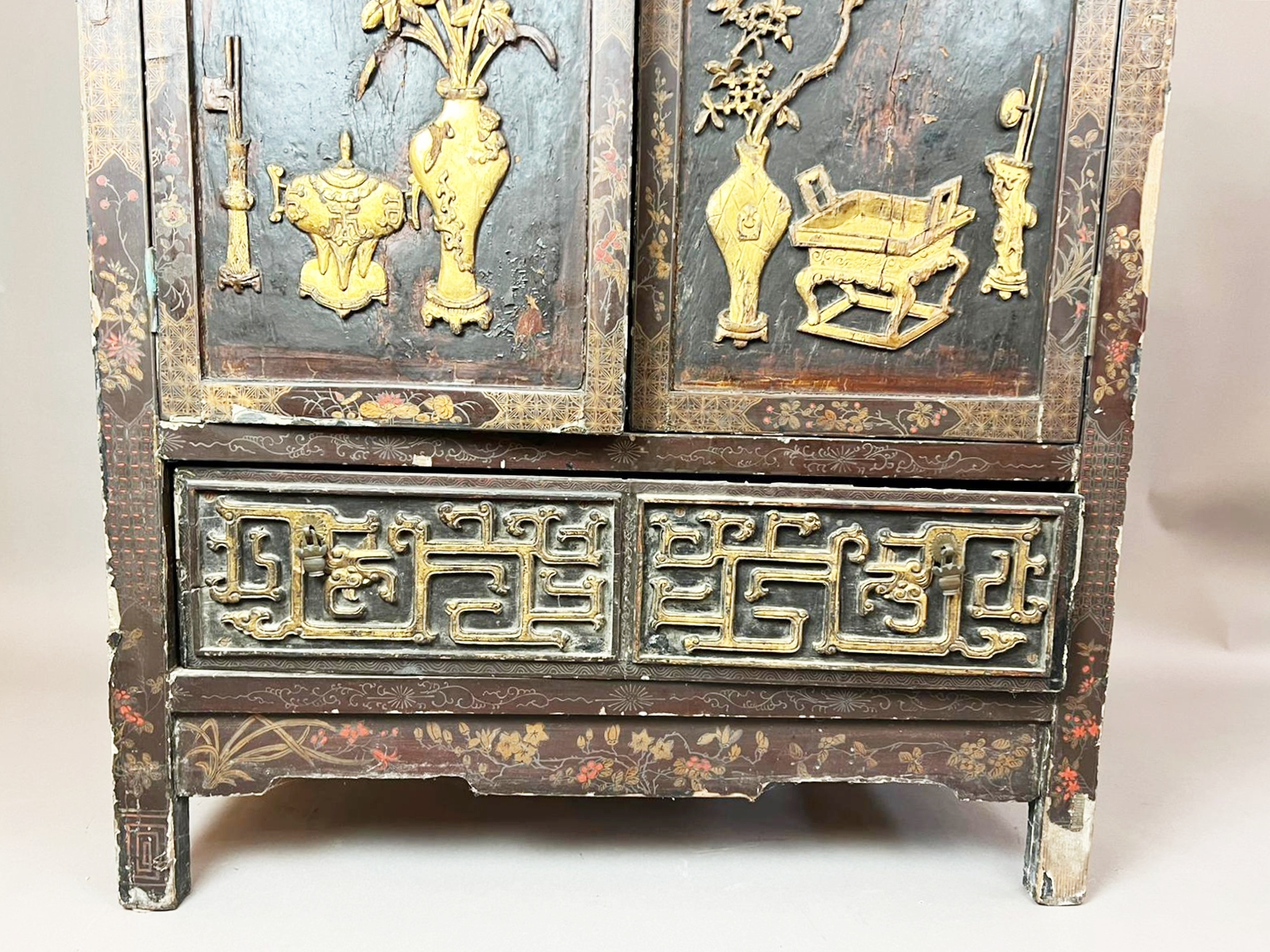 Chinese cabinet in lacquered wood, 19th century