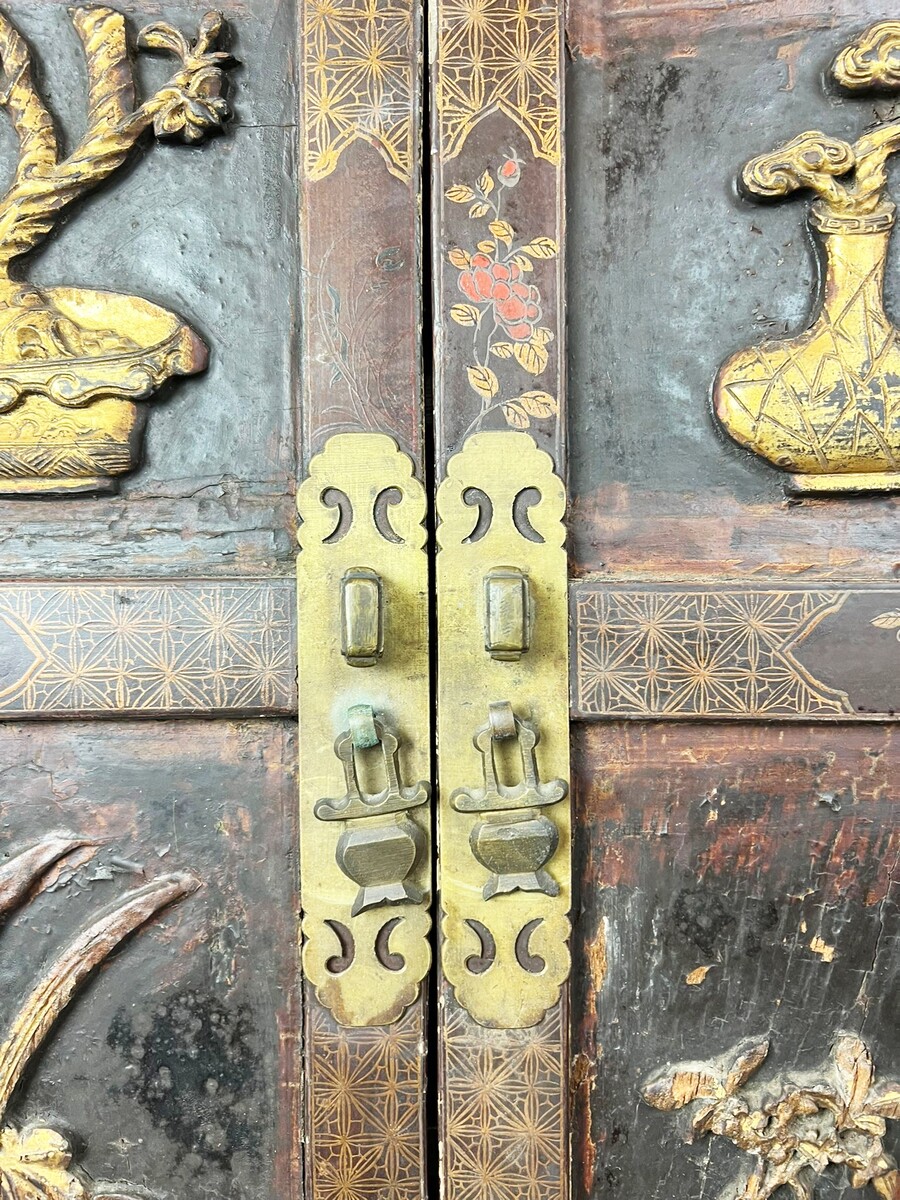 Chinese cabinet in lacquered wood, 19th century