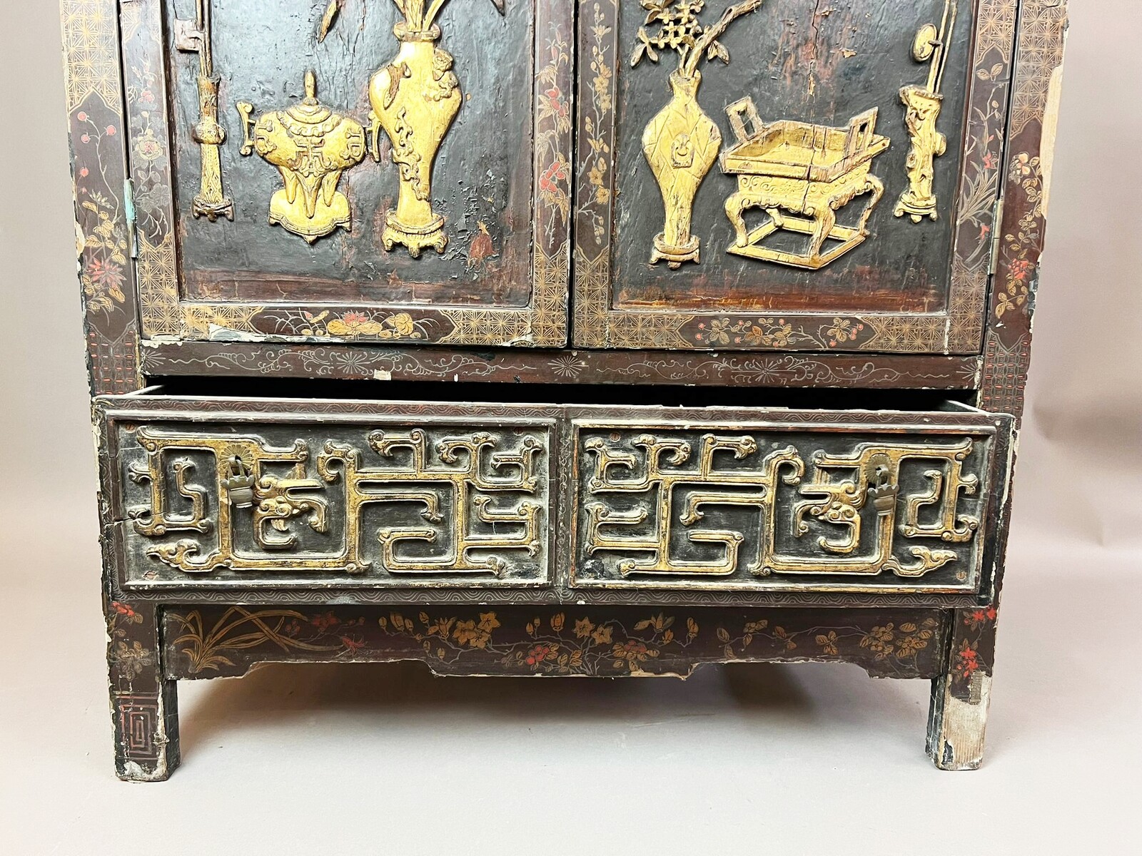 Chinese cabinet in lacquered wood, 19th century