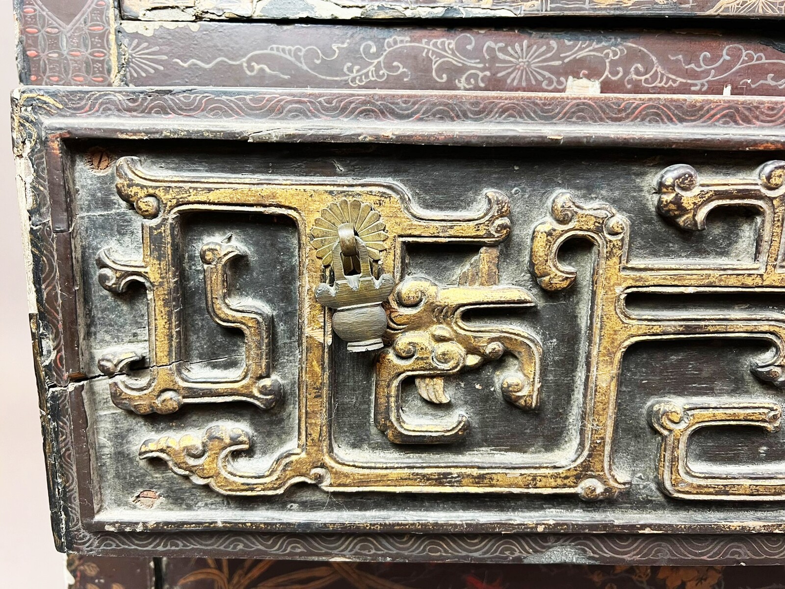 Chinese cabinet in lacquered wood, 19th century