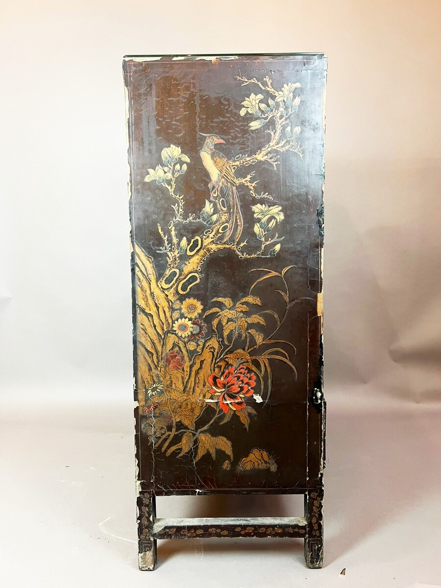 Chinese cabinet in lacquered wood, 19th century