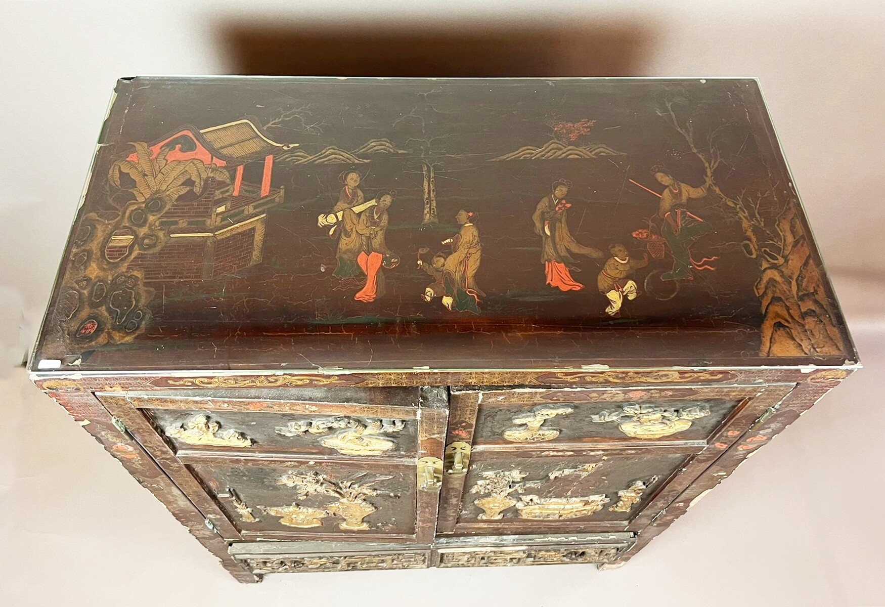 Chinese cabinet in lacquered wood, 19th century