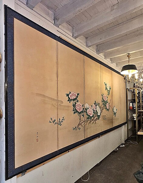 Chinese folding screen with peony motifs, late 19th century.