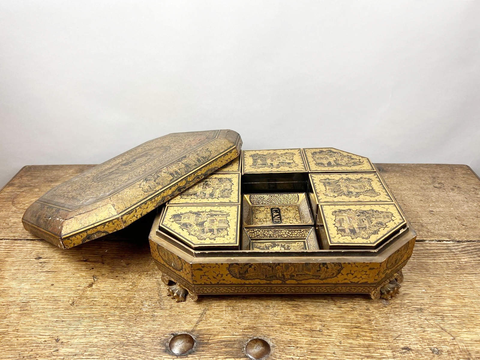 Chinese game box in lacquered wood, 19th century