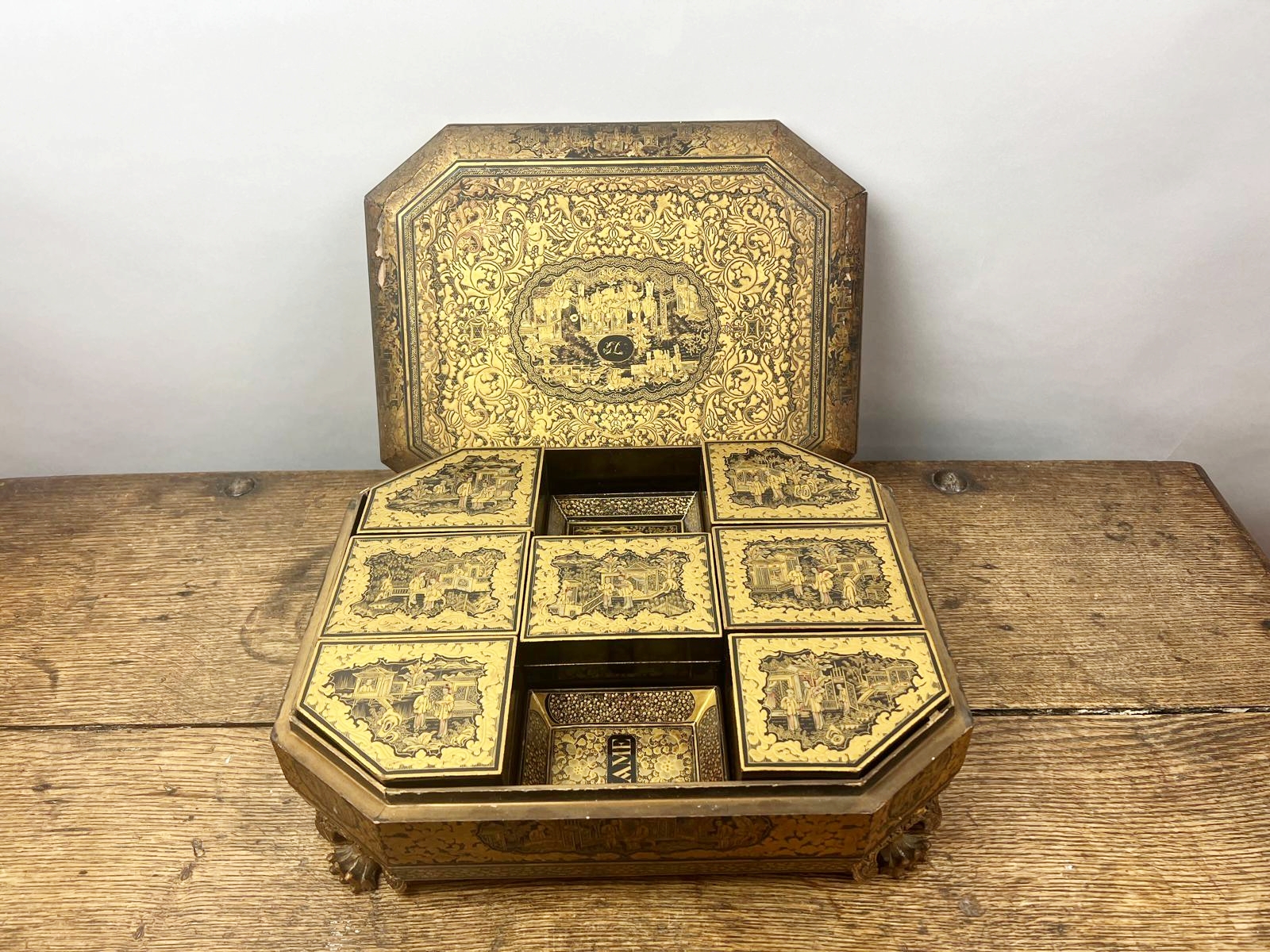 Chinese game box in lacquered wood, 19th century