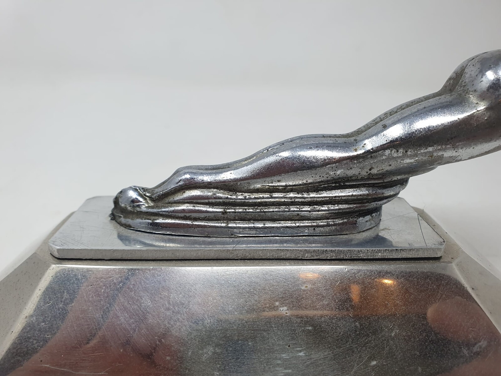 Chrome metal car mascot