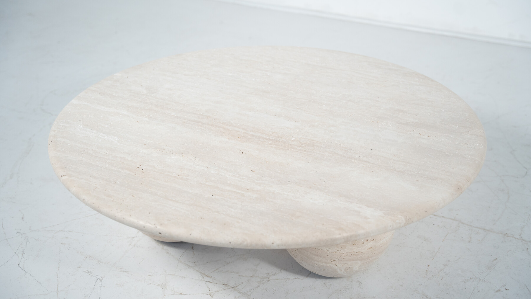 Contemporary round coffee table made of travertine, Italy