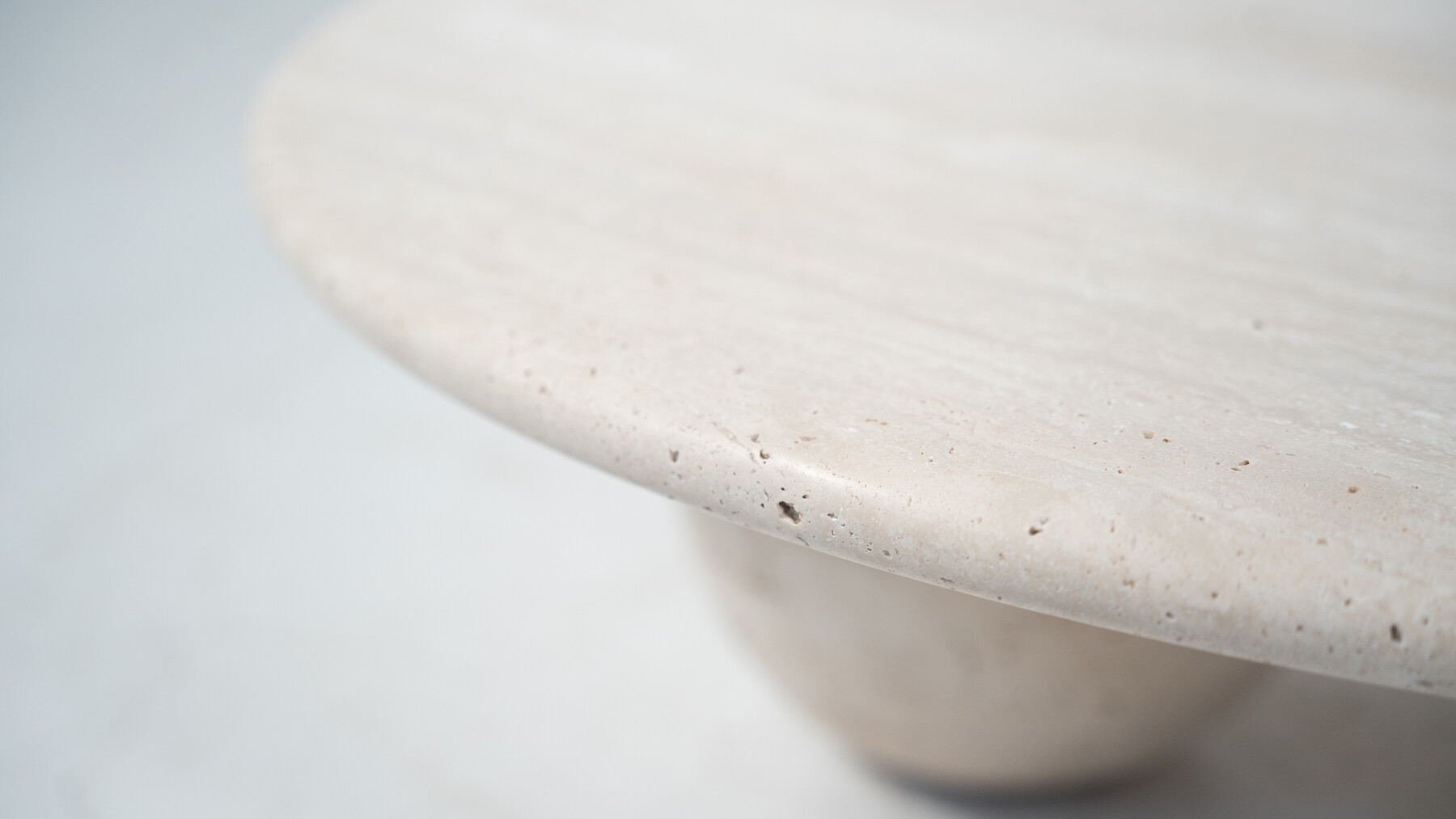 Contemporary round coffee table made of travertine, Italy