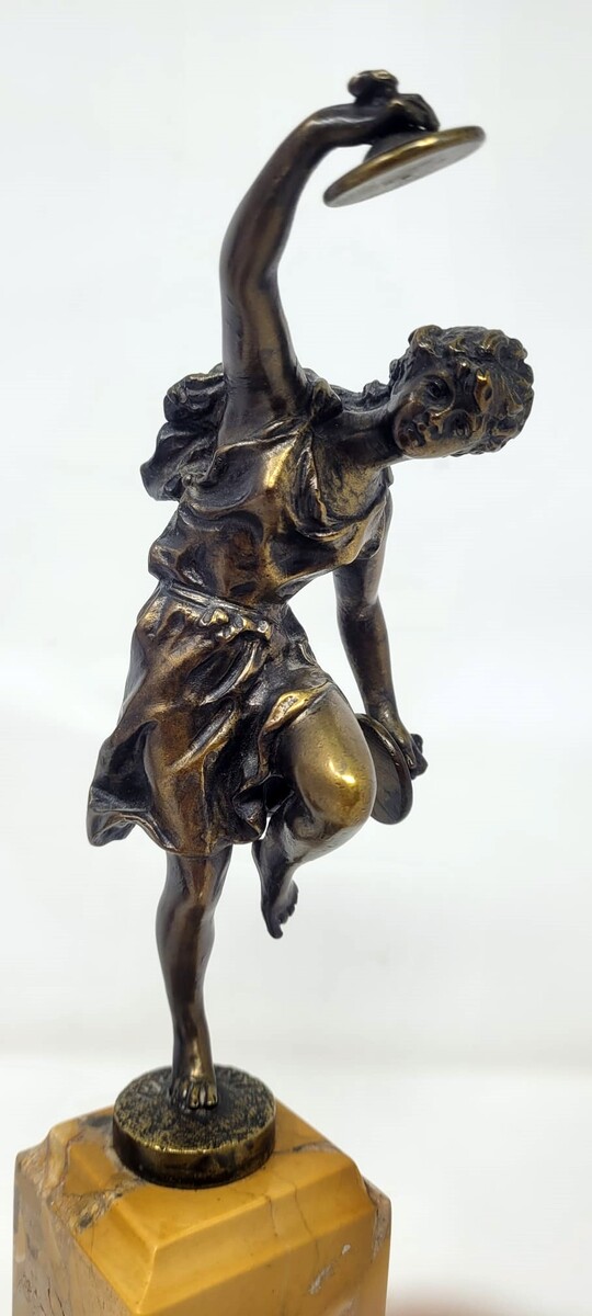 Couple of bronze dancers