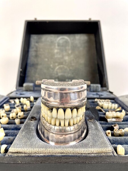 Demonstration box for dentist, late 19th early 20th