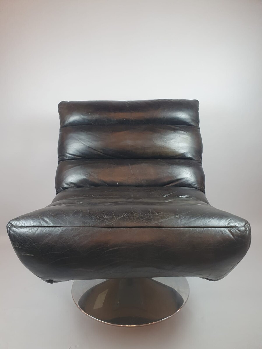 Designer armchair in leather and chrome metal, 20th century