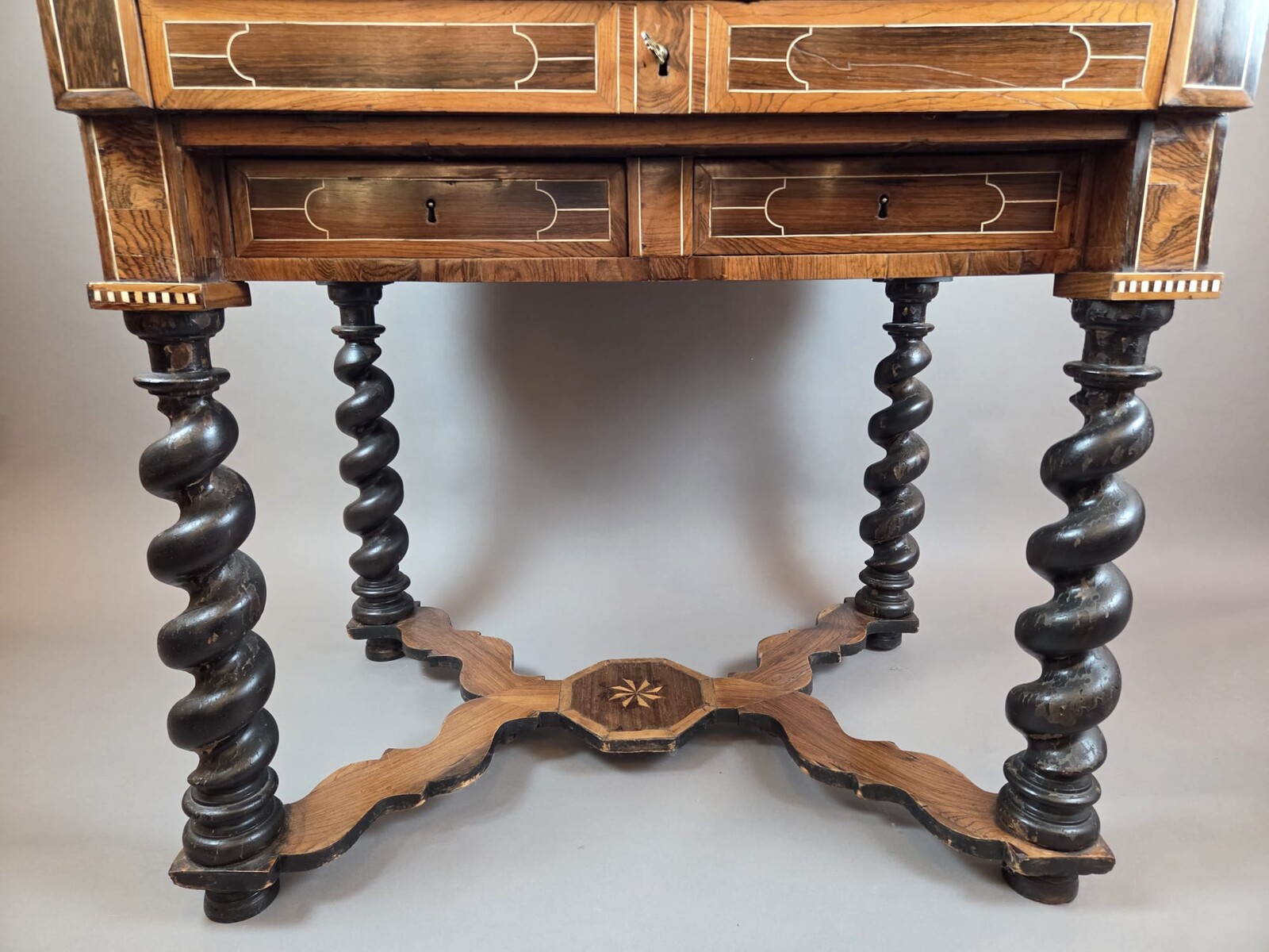Desk, cabinet, in rosewood, walnut and mahogany, bone ornamentation, Flanders late 18th