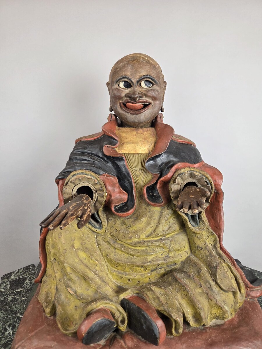 Dignitaire Chinois articulé en terre cuite polychrome, début 19th