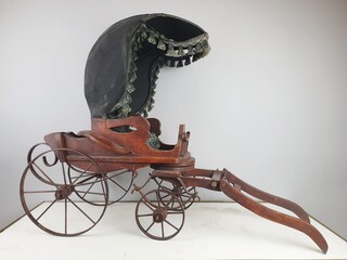 Doll's carriage, early 20th century