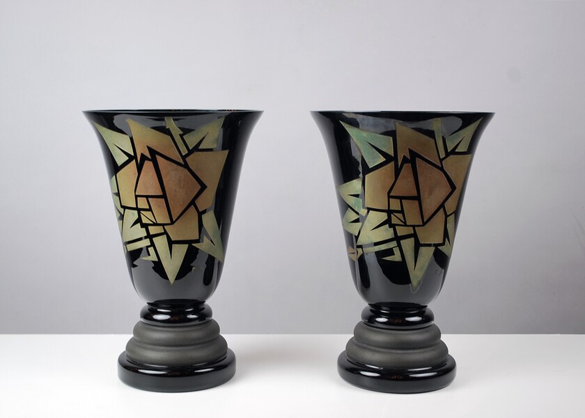 Doyen, central glassware, Belgium, Pair of Art Deco vases 
