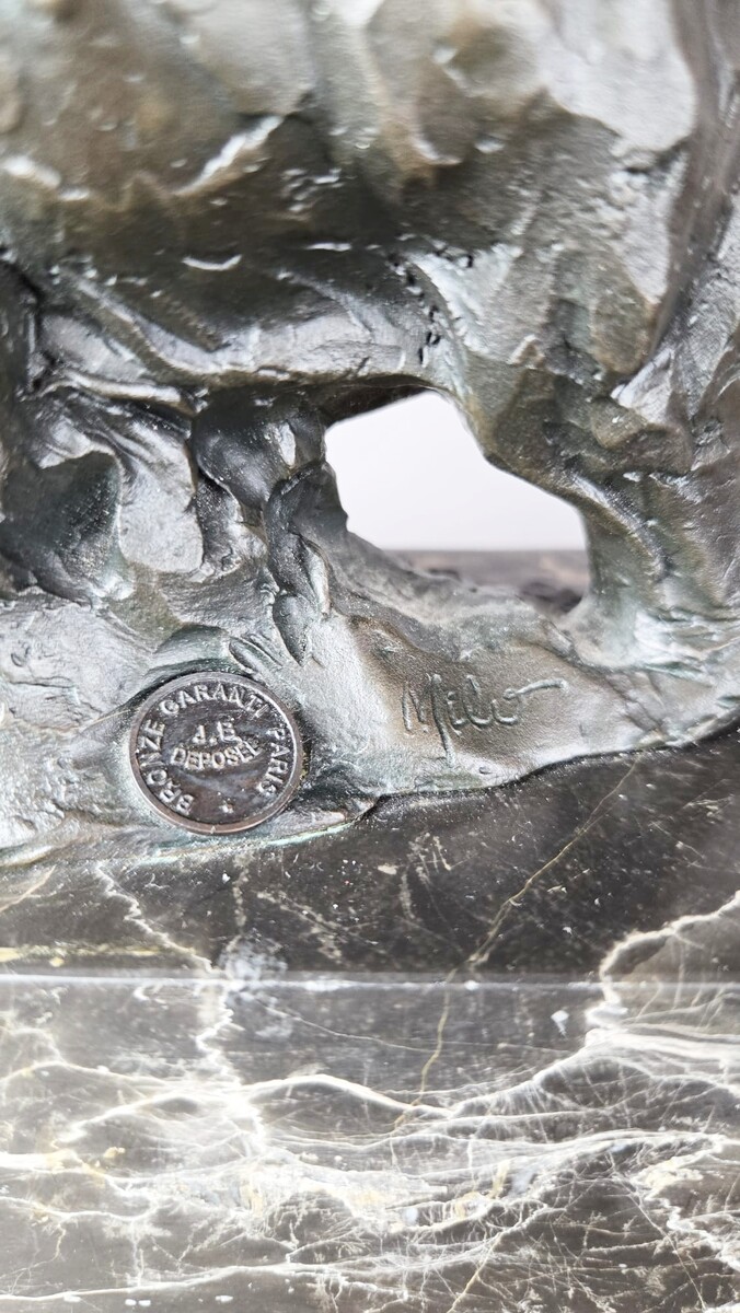 Éléphant en bronze sur socle en marbre, Milo