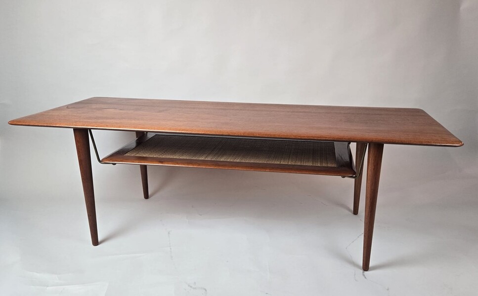 FD 516 coffee table by Peter Hvidt & Orla Molgaard-Nielsen
