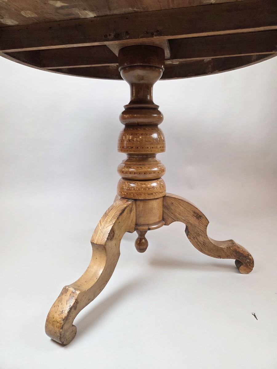 Finely inlaid side table, 19th