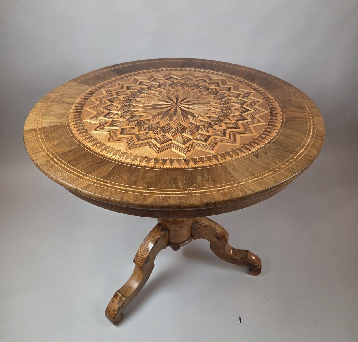 Finely inlaid side table, 19th