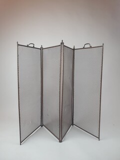 Fire screen with 4 leaves in brass and iron wire. 1 sheet 33 x 80 cm