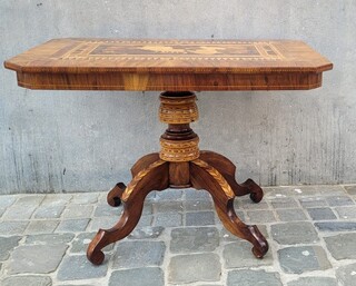 Folding pedestal table in inlaid fruit wood