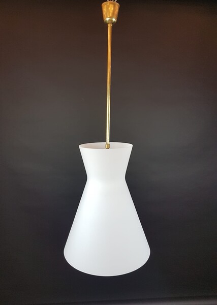 Fontana Arte, diabolo-shaped white opaline suspension, Italy circa 1960