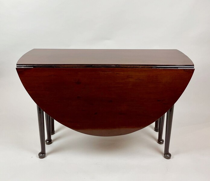 Georges III period flap table in mahogany, circa 1780