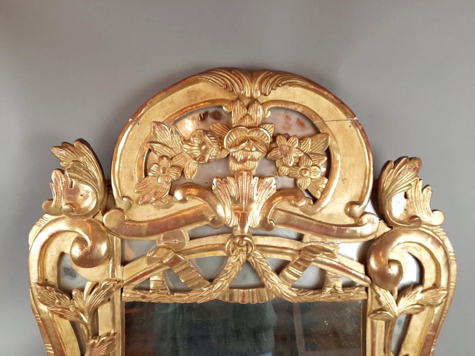 Gilded wooden beaded mirror, late 18th century