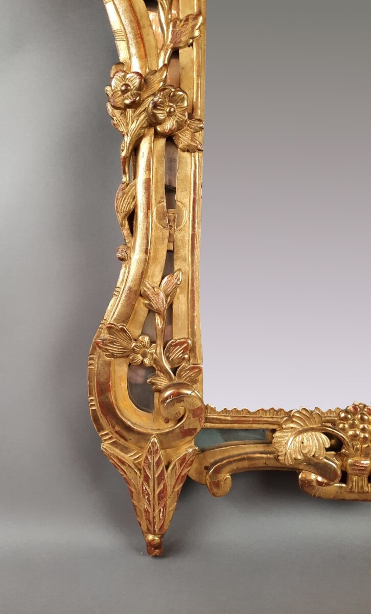 Gilded wooden beaded mirror, late 18th century