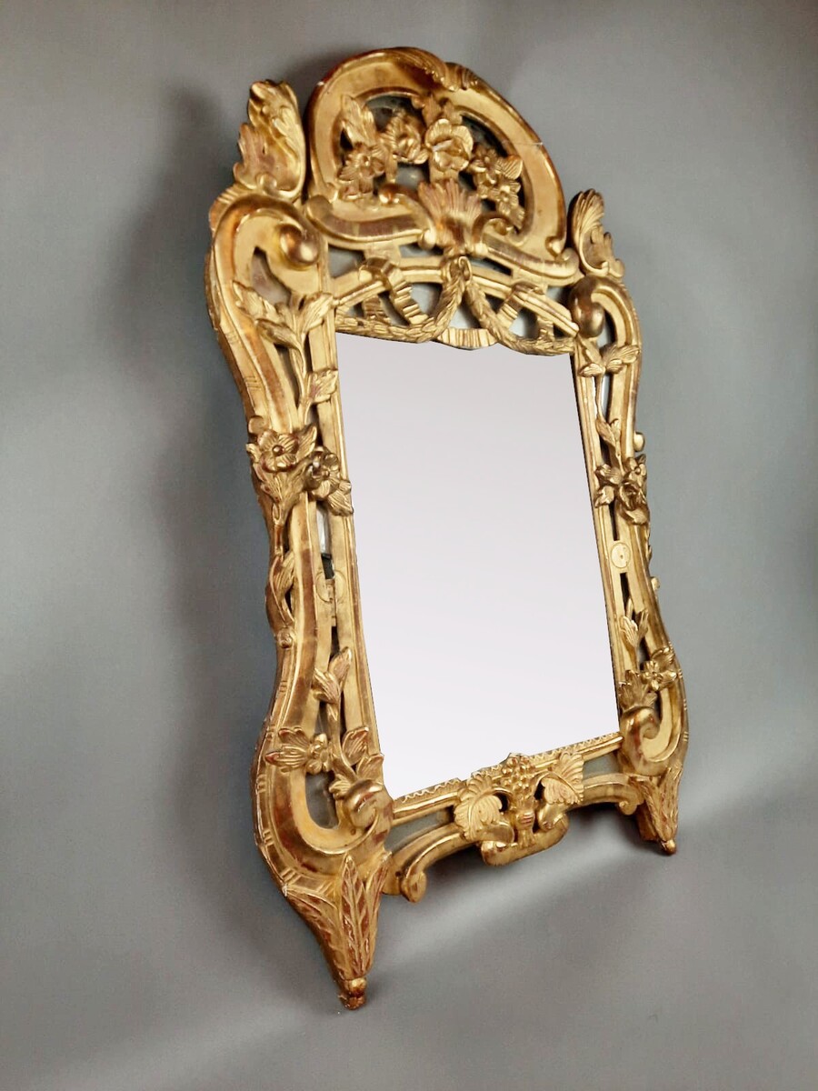 Gilded wooden beaded mirror, late 18th century